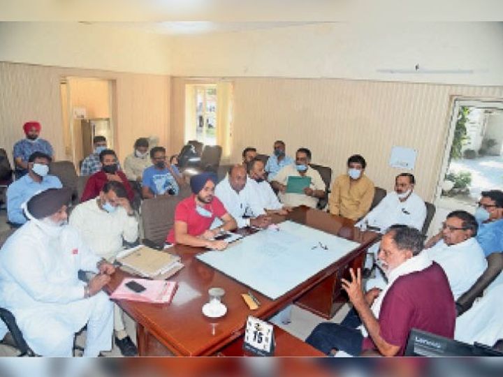 कांग्रेस के मेयर और उन्हीं की पार्टी के विधायक सुरिंदर डाबर के हलके में अधूरे काम छोड़ भागे काॅन्ट्रेक्टर