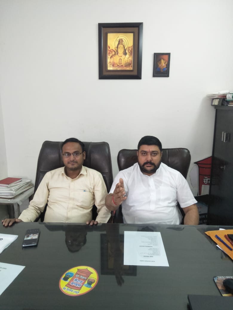 स्मार्ट कार्ड बना उपभोगताओं को दर दर भटकने को किया मजबूर : अतुल कपूर