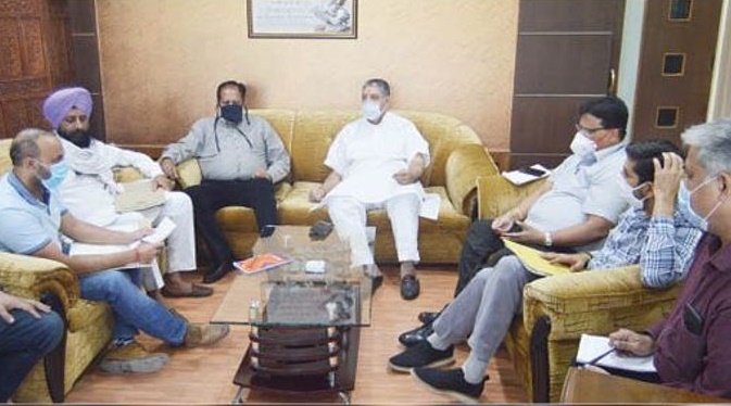 नॉर्थ से कांग्रेसी विधायक पांडेय ने मेयर-कमिश्नर से की मीटिंग