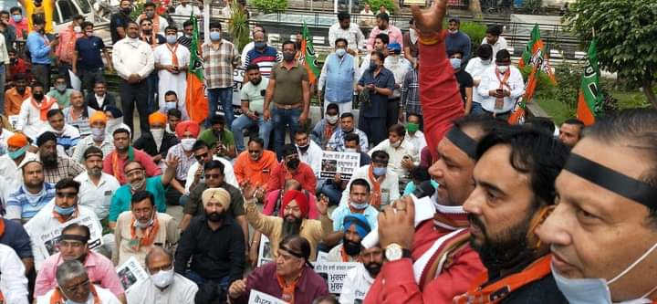 भाजपा प्रदेशाध्यक्ष अश्वनी शर्मा पर हमले को पंजाब सरकार की साजिश बता डी सी दफ्तर समक्ष दिया धरना