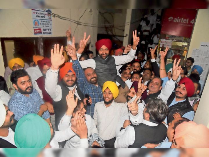 बार एसोसिएशन मुकाबले में गुरकिरपाल सिंह गिल दोनों उम्मीदवारों को बड़े अंतर से पछाड़ प्रेसिडेंट बने