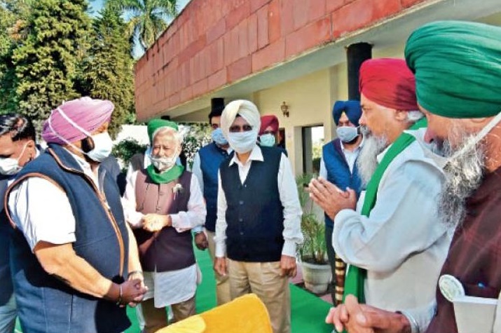 60 दिन बाद 2 हफ्ते के लिए मालगाड़ियां व पैसेंजर ट्रेनें चलने देने को राजी हुए किसान