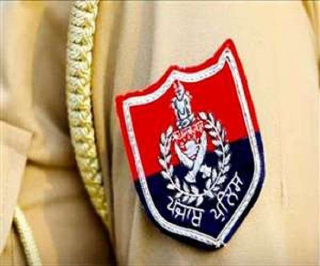 हेरोइन तस्कर सरपंच गुरदीप सिंह राणों की पायलट जिप्सी में सवार पुलिस मुलाजिम को किया बर्खास्त