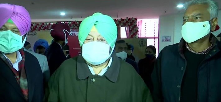 सूबे में 59 जगह टीकाकरण, बठिंडा में पहला इंजेक्शन एआईआईएम्एस डायरेक्टर को लगा