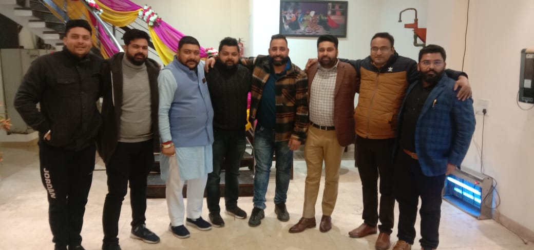 टोनी बक्शी ने केक काट मनाया हर्ष बाहरी का जन्मदिन