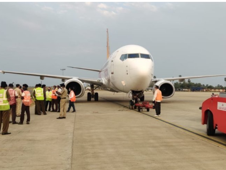 कोरोना के कारण फ्लाइटें हुई रद