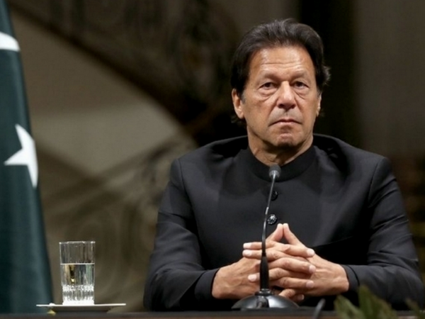 पाकिस्तान के पीएम ने कहा- बातचीत की जिम्मेदारी भारत पर, उसे कश्मीर की आजादी के लिए कदम उठाने चाहिए