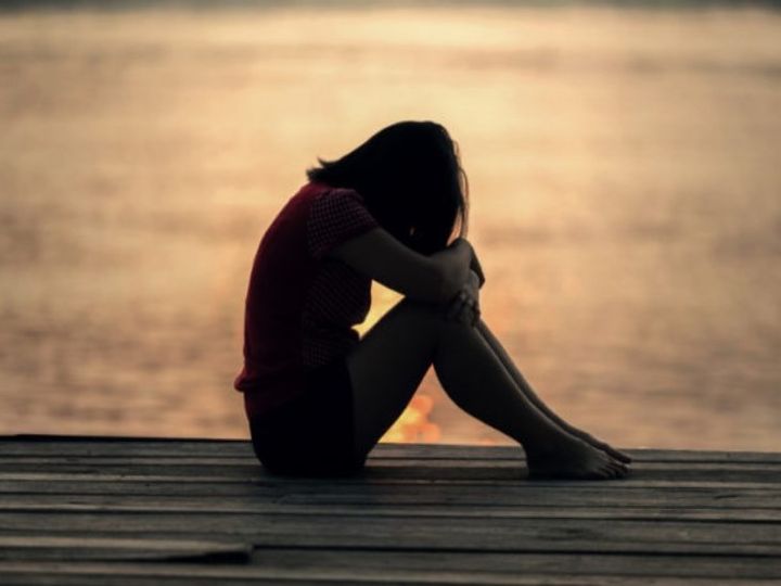 वैलेंटाइन डे पर केक लेकर प्रेमी के घर पहुंची युवती को परिजनों ने भगाया