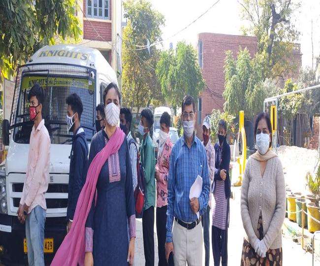 सरकारी मल्टीपर्पज स्कूल में 106 विद्यार्थियों के लिए कोरोना जांच सैंपल्स