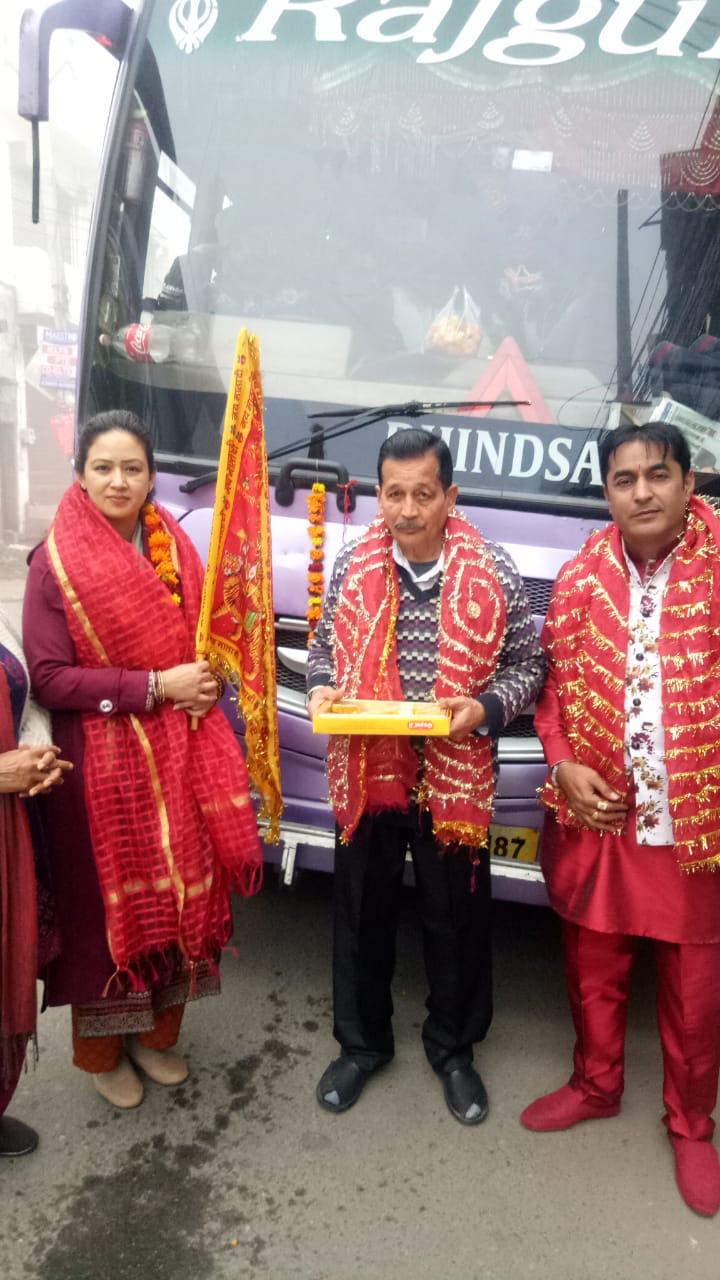 माँ नैना देवी के दर्शनों को मासिक बस रवाना : बी के वर्मा