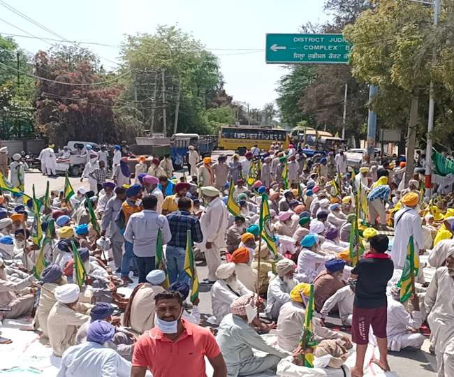 बरनाला में किसानों ने भाजपा प्रदेश उपाध्यक्ष प्रवीण बांसल को बनाया बंधक