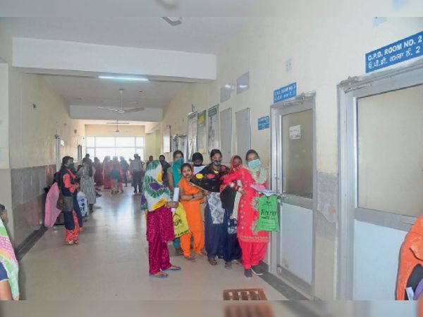 एक परिवार के 8 लोग, 11 छात्र, 5 टीचर समेत मिड डे मील वर्कर पाॅजिटिव