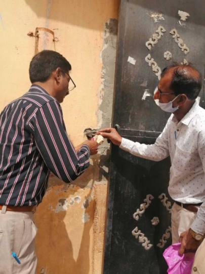 प्रापटी टैक्स जमा न करवाने पर चार दुकानें सील