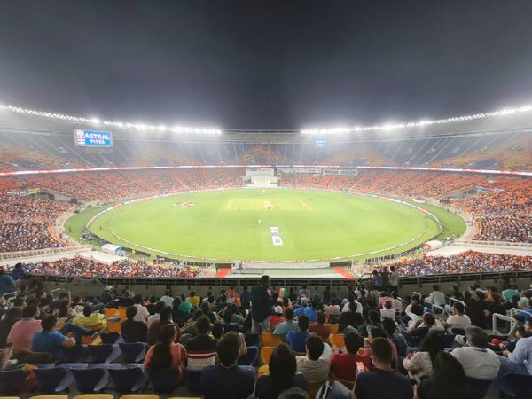 भारत vs इंग्लैंड टी-20 सीरीज पर कोरोना का साया : नरेंद्र मोदी स्टेडियम में सिर्फ 50% दर्शकों को मिलेगी एंट्री