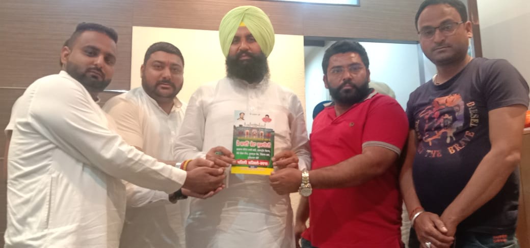 5अप्रैल को होने वाली पहली महफिले कवाल का एमएलए सिमरजीत सिंह बैंस को दिया निमंत्रण : अतुल कपूर