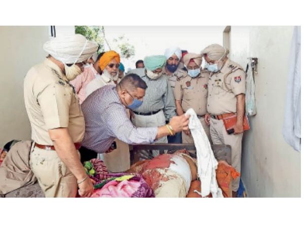 आंख और मुंह में मिर्ची डाल डेयरी मालिक को तेज हथियारों से काट डाला