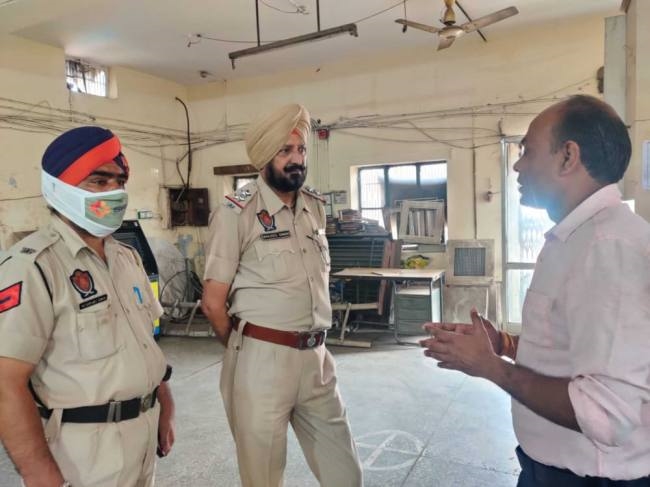 यूको बैंक की खिड़की तोड़ चोरी का प्रयास