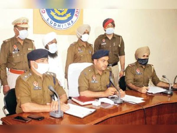 आश्रम में बाबा ने युवती का रेप कर गला दबाकर की हत्या