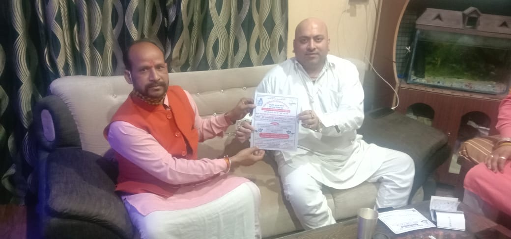 महा शिवरात्रि के उपलक्ष में श्री शक्तेश्वर महादेवाश्रम की तरफ से प: ओम प्रकाश शास्त्री जी ने शिवसेना शिरोमणि के राष्ट्री अध्यक्ष विशाल मदान को दिया निमंत्रण