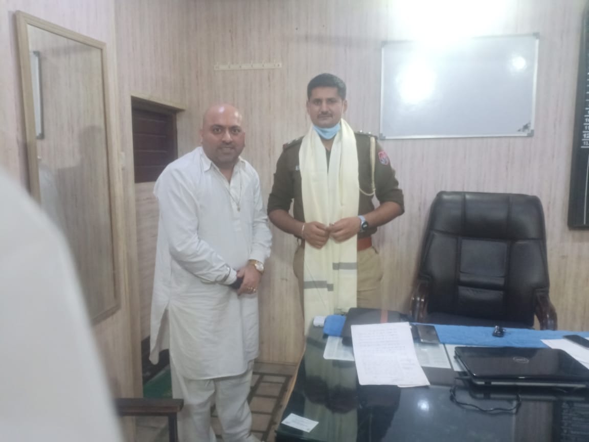 शिवसेना शिरोमणि के राष्ट्रीय अध्यक्ष विशाल मदान ने एसएचओ हैबोवाल को बढ़िया कारगुजारी पर किया सन्मानित