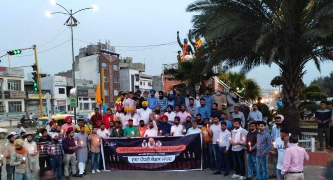 गुरदीप सिंह गोशा के नेतृत्व में यूथ अकाली दल ने कैंडल मार्च निकाल दी शहीदों को श्रद्धांजलि