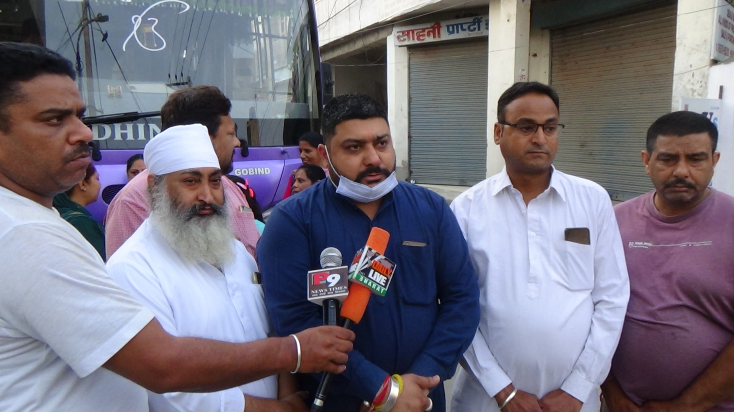 टोनी बक्शी की अध्यक्षता में 19वी मासिक बस यात्रा माँ चिन्तपूर्णी दरबार को रवाना की