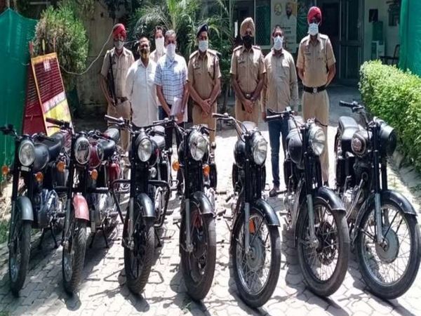 लुधियाना पुलिस ने 3 बादमाशों से चोरी की 7 बुलेट मोटर साईकल बरामद किए