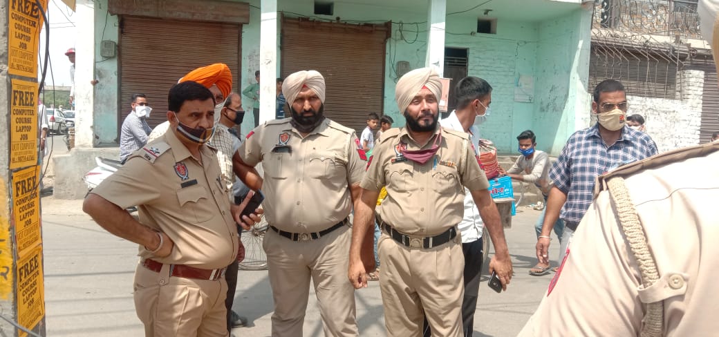 एएसआई ने दूसरे एएसआई को गोली मार हुआ मोके से फरार