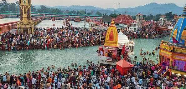 महाकुंभ से लौटे श्रद्धालुओं से संक्रमित होने का डर :