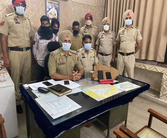 मॉडल टाउन पुलिस के हत्थे चढ़े झपटमारी करने वाले गिरोह के तीन सदस्य