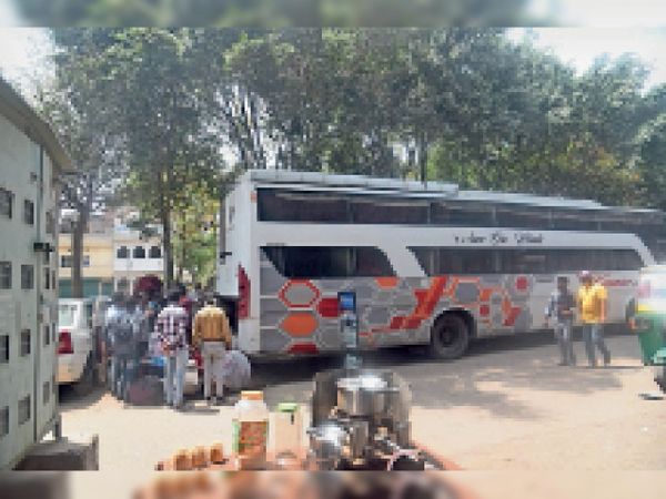 प्राइवेट बसों पर मेहरबानी : यूपी-बिहार जाने वाले यात्रियों से सरेआम वसूल रहे 1400 से 3 हजार रुपए