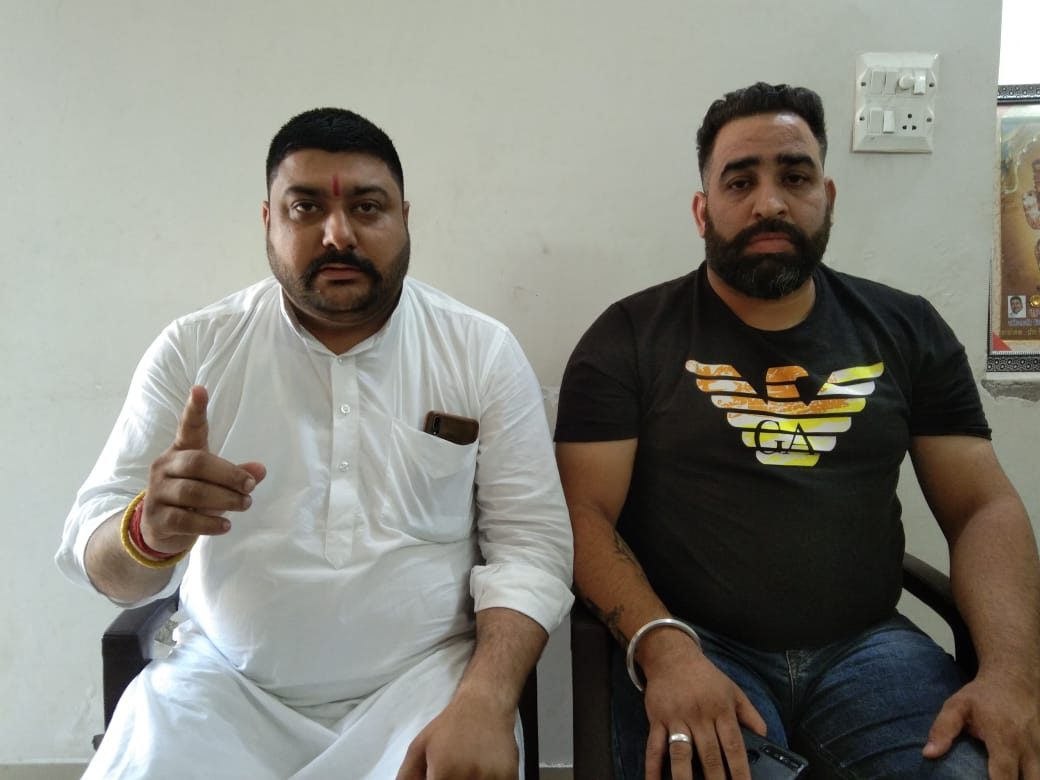 लगातार बड़ रहे पेट्रोल डीज़ल के दामों ने हर वर्ग की कमर तोड़ी : अतुल कपूर, हर्ष बाहरी