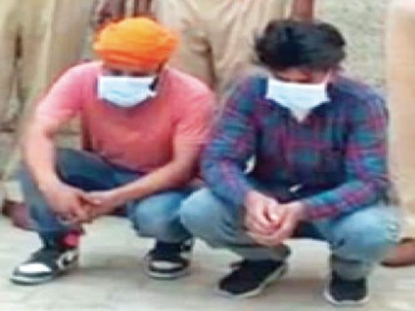 सिटी लाइव वॉट्सएप ग्रुप बना थानों में काम करवाने के नाम पर ठगने वाला साथी सहित काबू