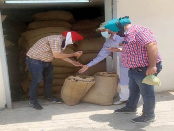 कम अनाज तोलने का मामला :