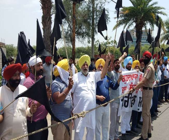 अकाली दल और युवा कांग्रेस ने केजरीवाल को दिखाए काले झंडे, पंजाब में बढ़ी राजनीतिक सरर्गमी