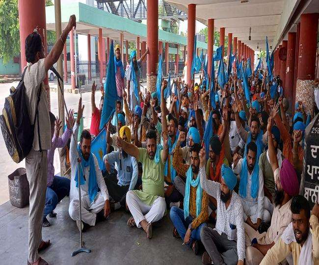 पंजाब रोडवेज का चक्का जाम : लुधियाना में 300 बसों का चक्का जाम