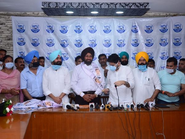 जालंधर के पूर्व डीसीपी बलकार सिंह ने ज्वाइन की आम आदमी पार्टी
