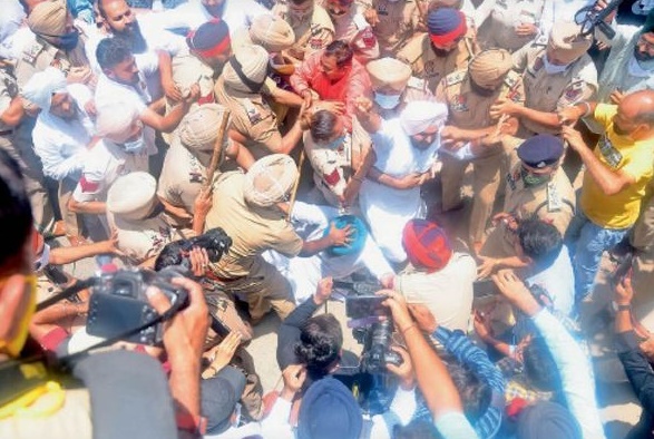 लिप का सियासी ड्रामा : डीसी ऑफिस पर ताला जड़ने गए थे