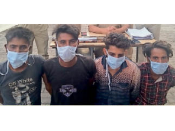 हथियारों के बल पर 15 दिन में राहगीरों से की 13 वारदातें