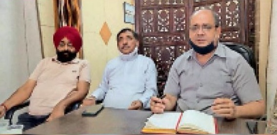 कांग्रेसी नेता ने मेयर के खिलाफ खोला मोर्चा :