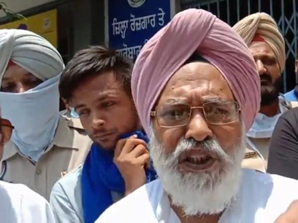 जालंधर में कांग्रेसी सांसद दूलो की हाजिरी में लगे कैप्टन ‘हाय-हाय’ व ‘पंजाब सरकार- मुर्दाबाद’ के नारे