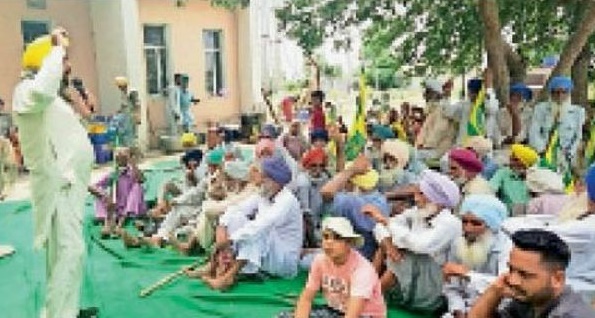 लहरागागा में बिजली सप्लाई पूरी न होने से नाराज किसानों ने 8 घंटे तक एसएसए-जेई को बनाया बंधक