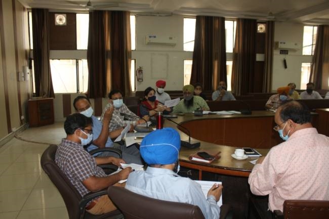 जिले में अवैध कालोनियां का होगा सर्वे : डी सी