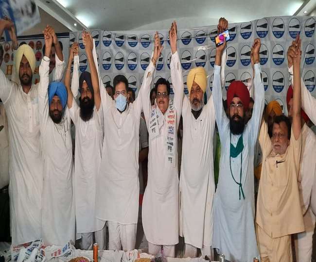 राजनीतिक हलचल : चौ: मदन लाल बग्गा अकाली दल छोड़ आप में हुए शामिल