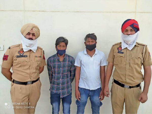 एसटीएफ की टीम ने दो नशा तस्करों को किया गिरफ्तार :