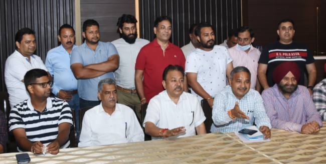 हाट मिक्स प्लांट कांट्रैक्टरों का एलान, नहीं करेंगे निगम का काम