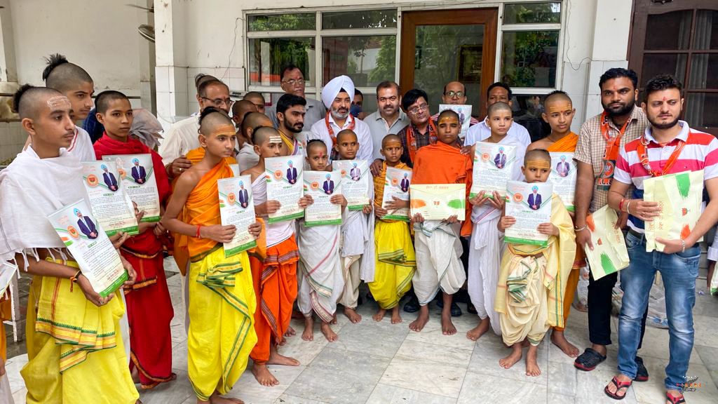 ਪ੍ਰਧਾਨਮੰਤਰੀ ਨਰਿੰਦਰ ਮੋਦੀ ਦਾ ਜਨਮ ਦਿਵਸ ,’ਸੇਵਾ ਤੇ ਸਮਰਪਣ’ ਵਜੋਂ ਡੰਡੀ ਸਵਾਮੀ ਮੰਦਿਰ ਹਵਨ ਯੱਗ ਕਰਕੇ ਤੇ ਬੱਚਿਆਂ ਨੂੰ ਪੜ੍ਹਨ ਯੋਗ ਸਮੱਗਰੀ ਵੰਡ ਕੇ ਮਨਾਇਆ : ਐਡਵੋਕੇਟ ਬਿਕਰਮ ਸਿੱਧੂ