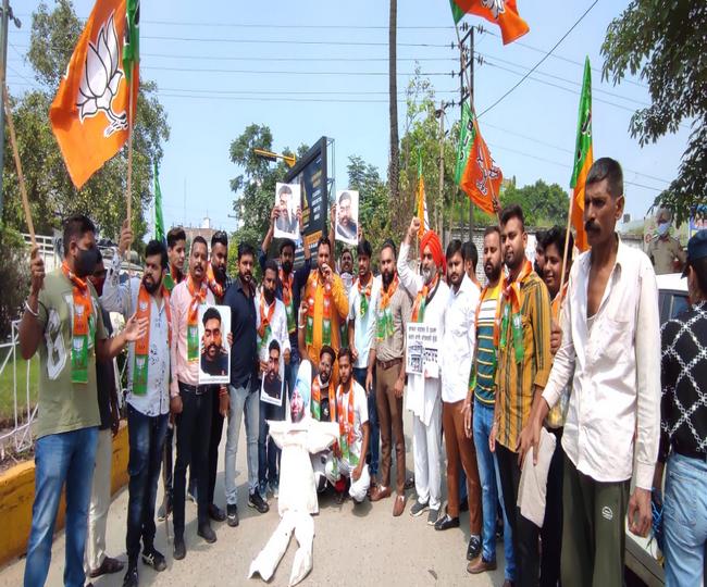 पत्थरबाजी कांड के खिलाफ सड़क पर उतरी बीजेपी