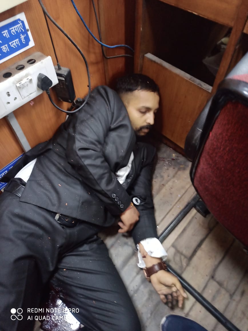 दिल्ली की रोहिणी कोर्ट परिसर में गैंगवार :