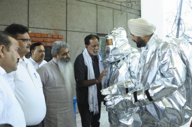 तंग इलाकों में आग बुझाएंगे योद्धा फायर टेंडर